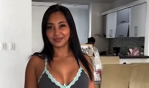 Leyla Johnson Privacy Instagram Twitter OnlyFans Idade X Biografia, Altura: 5'3" (ou 160 cm) Peso: 150 libras (ou 68 kg) Tipo de corpo: Médio Medidas: 31-27-43 Peitos: Real/Natural Pêlo púbico: Raspada/Brasileira